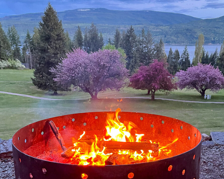 Cozy Suite on 7th Green at Anglemont Estates Golf Course in Shuswap, BC